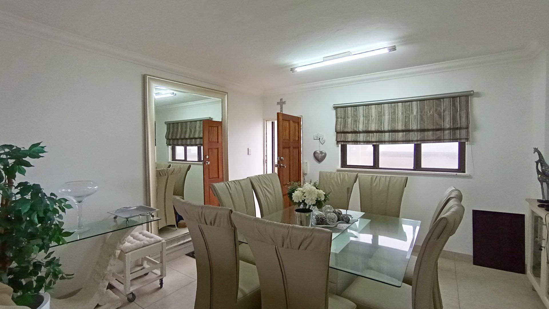 Dining Room - 18 square meters of property in Umhlanga Rocks