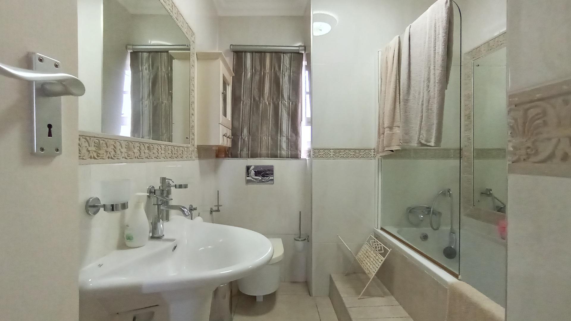 Bathroom 1 - 5 square meters of property in Umhlanga Rocks