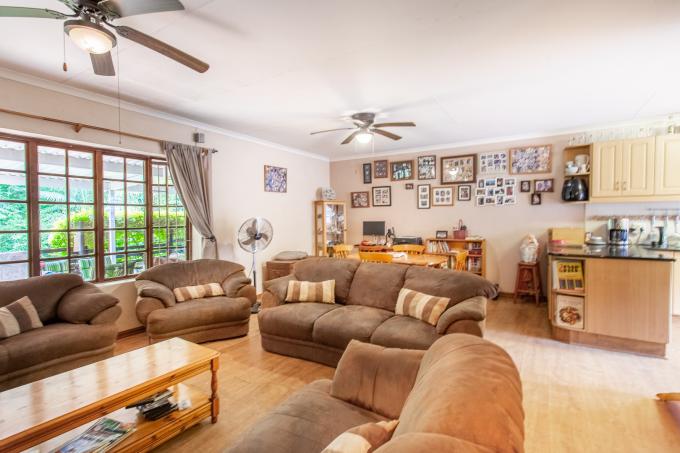 3 Bedroom Sectional Title for Sale For Sale in Amanzimtoti  - MR691954