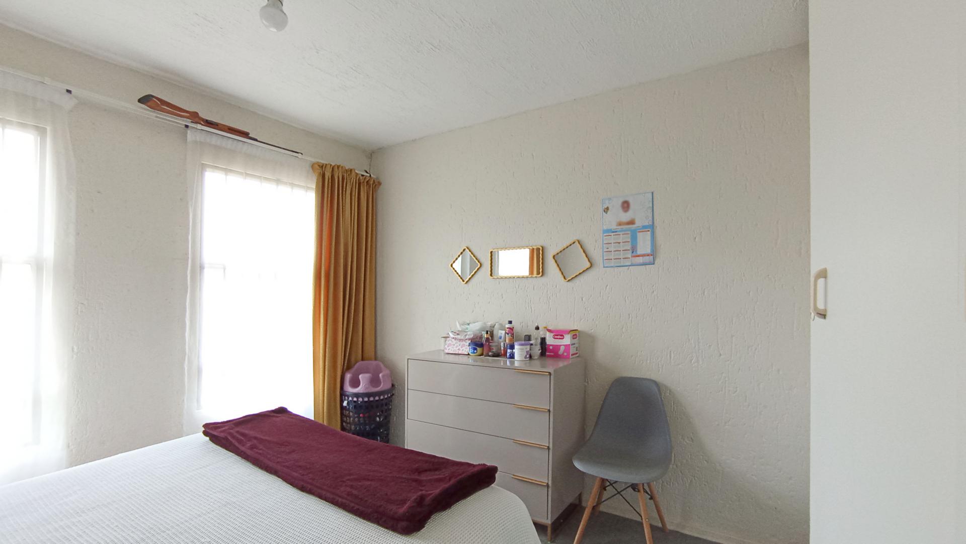 Bed Room 1 - 13 square meters of property in Groblerpark