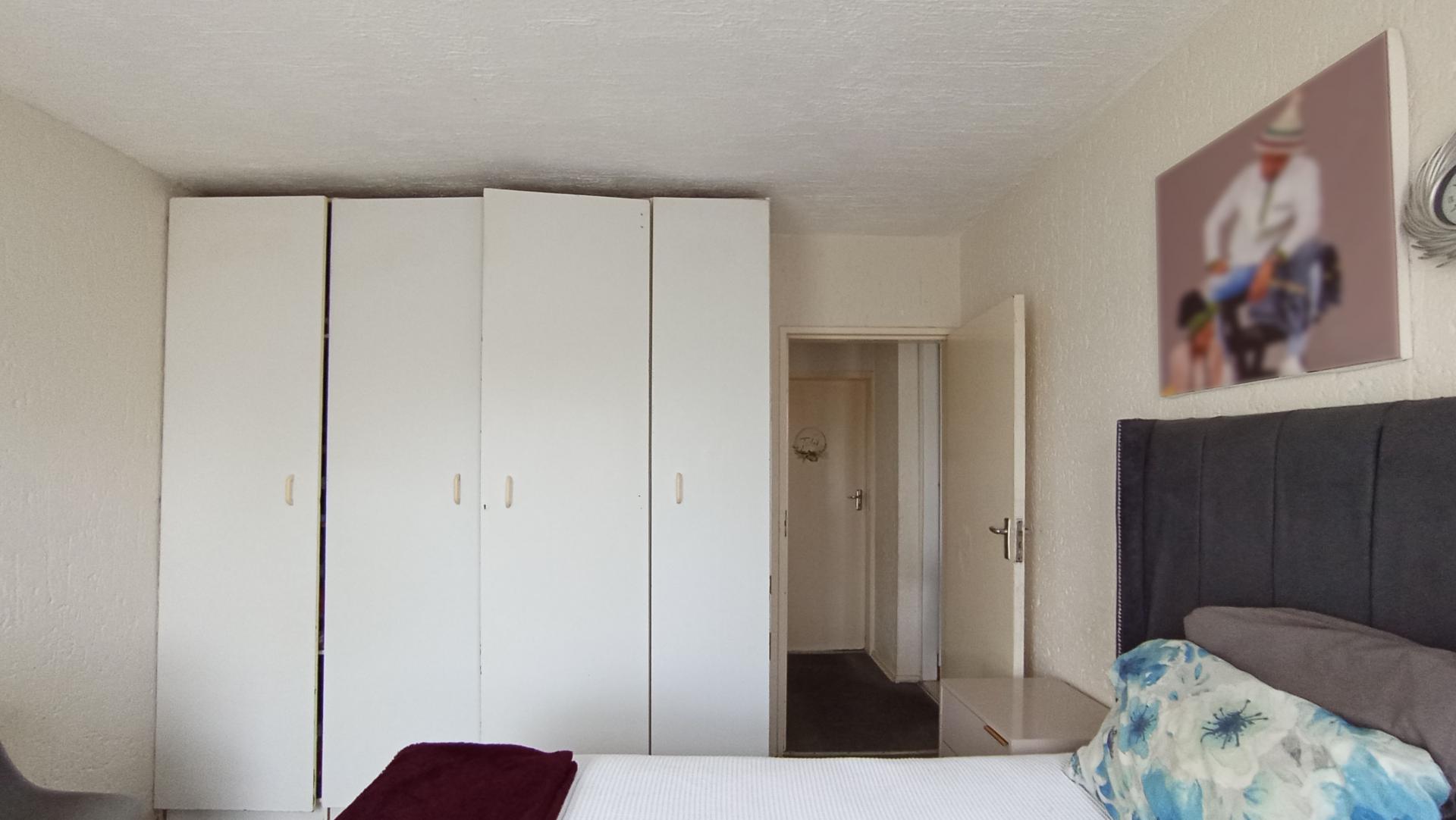 Bed Room 1 - 13 square meters of property in Groblerpark