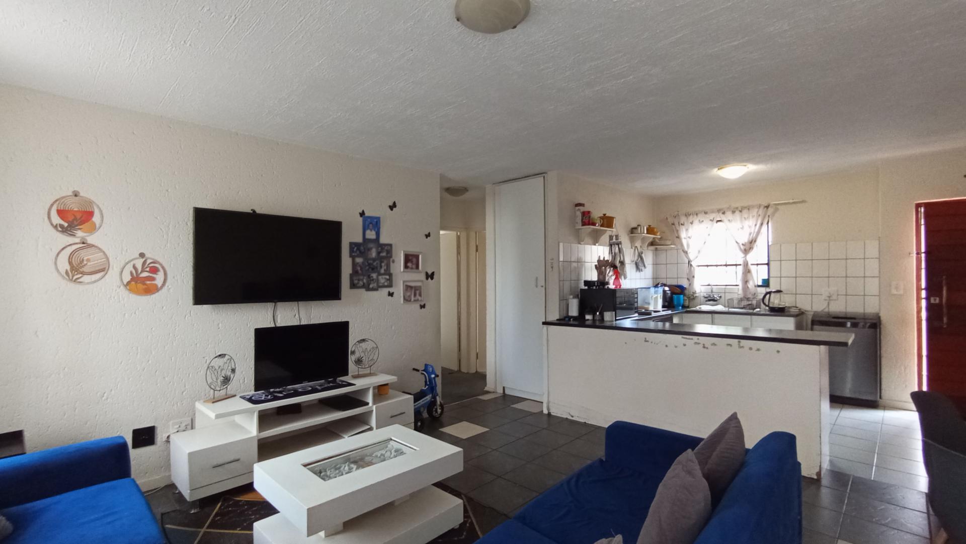 Lounges - 21 square meters of property in Groblerpark