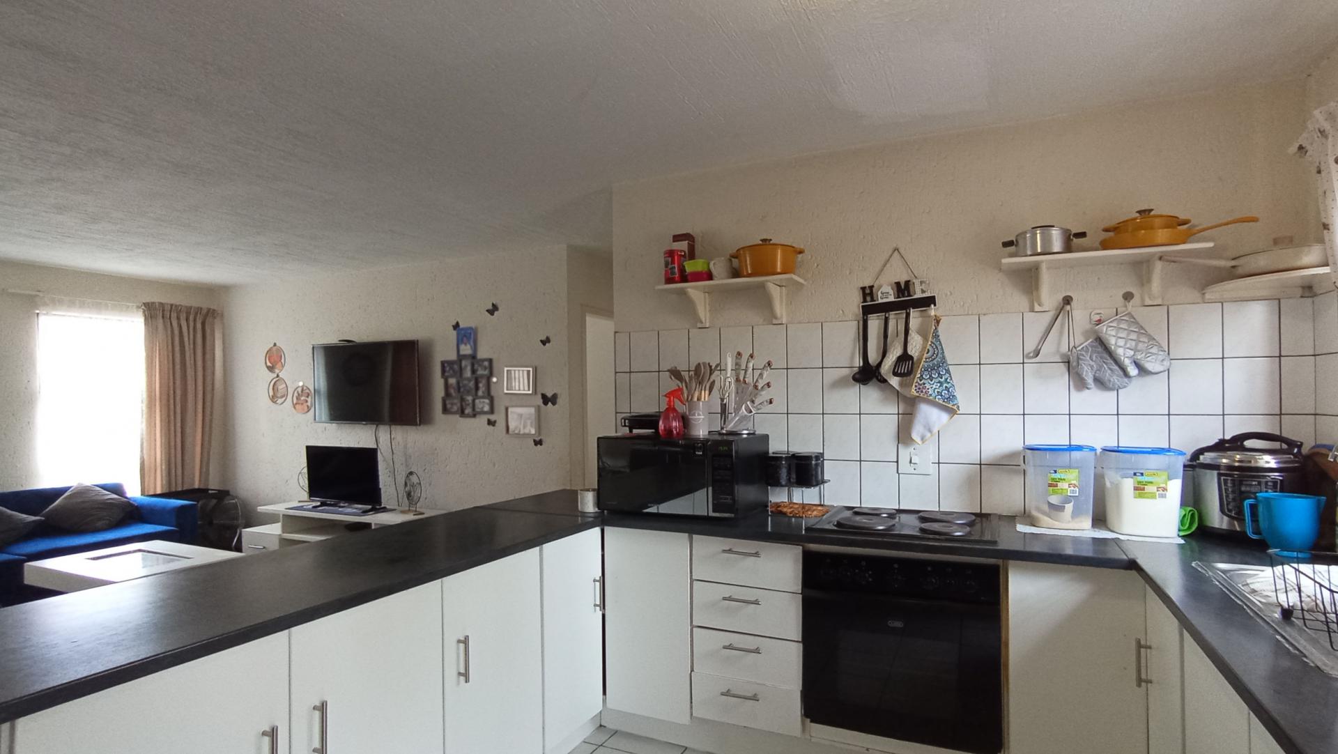 Kitchen - 6 square meters of property in Groblerpark