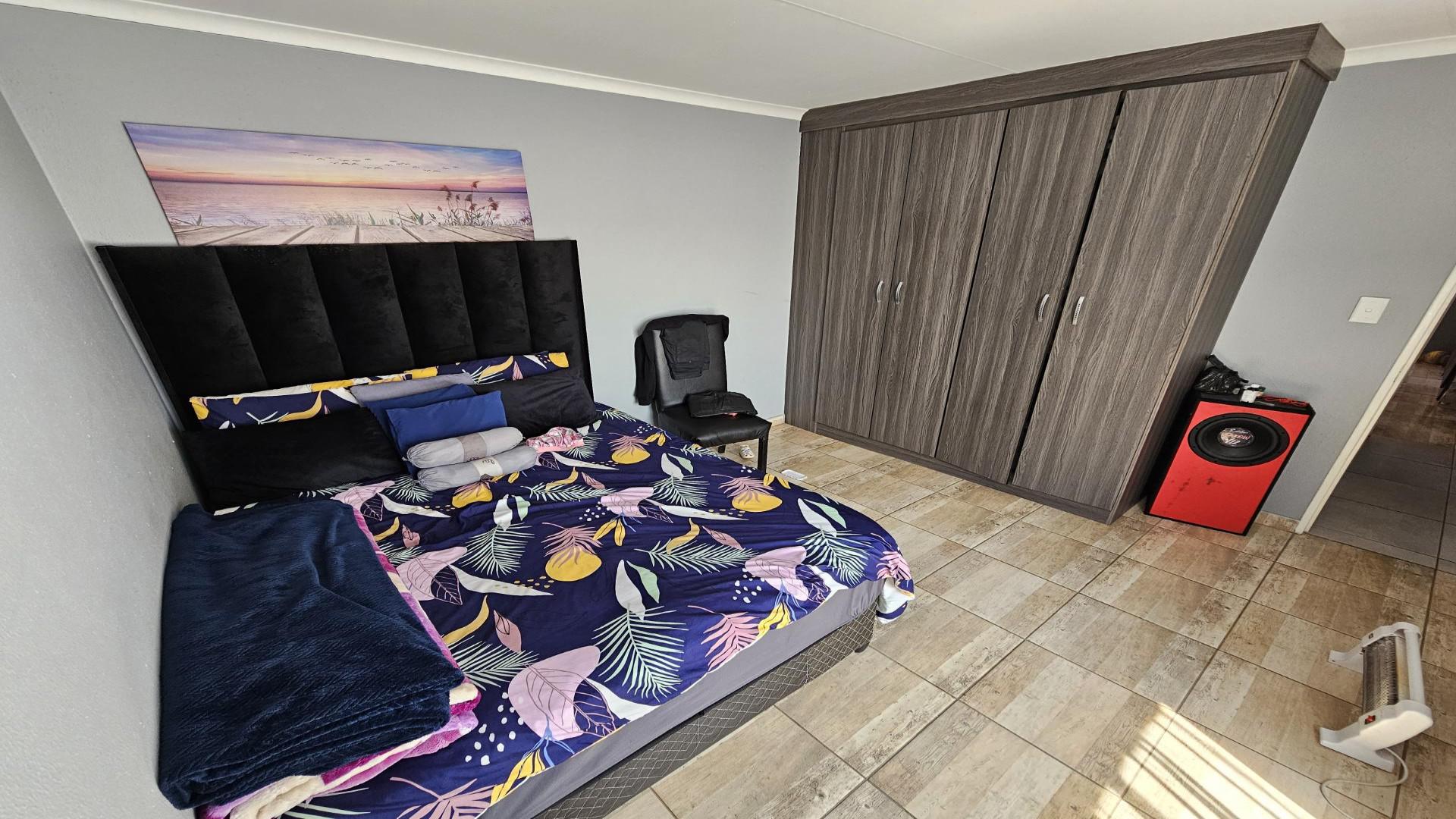 Bed Room 2 - 16 square meters of property in Greenhills