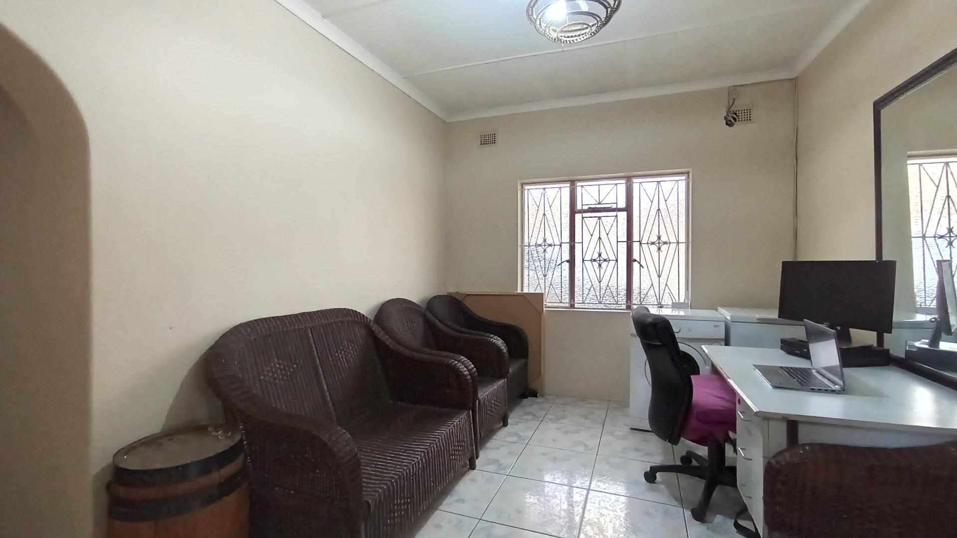 Dining Room - 14 square meters of property in Shallcross 