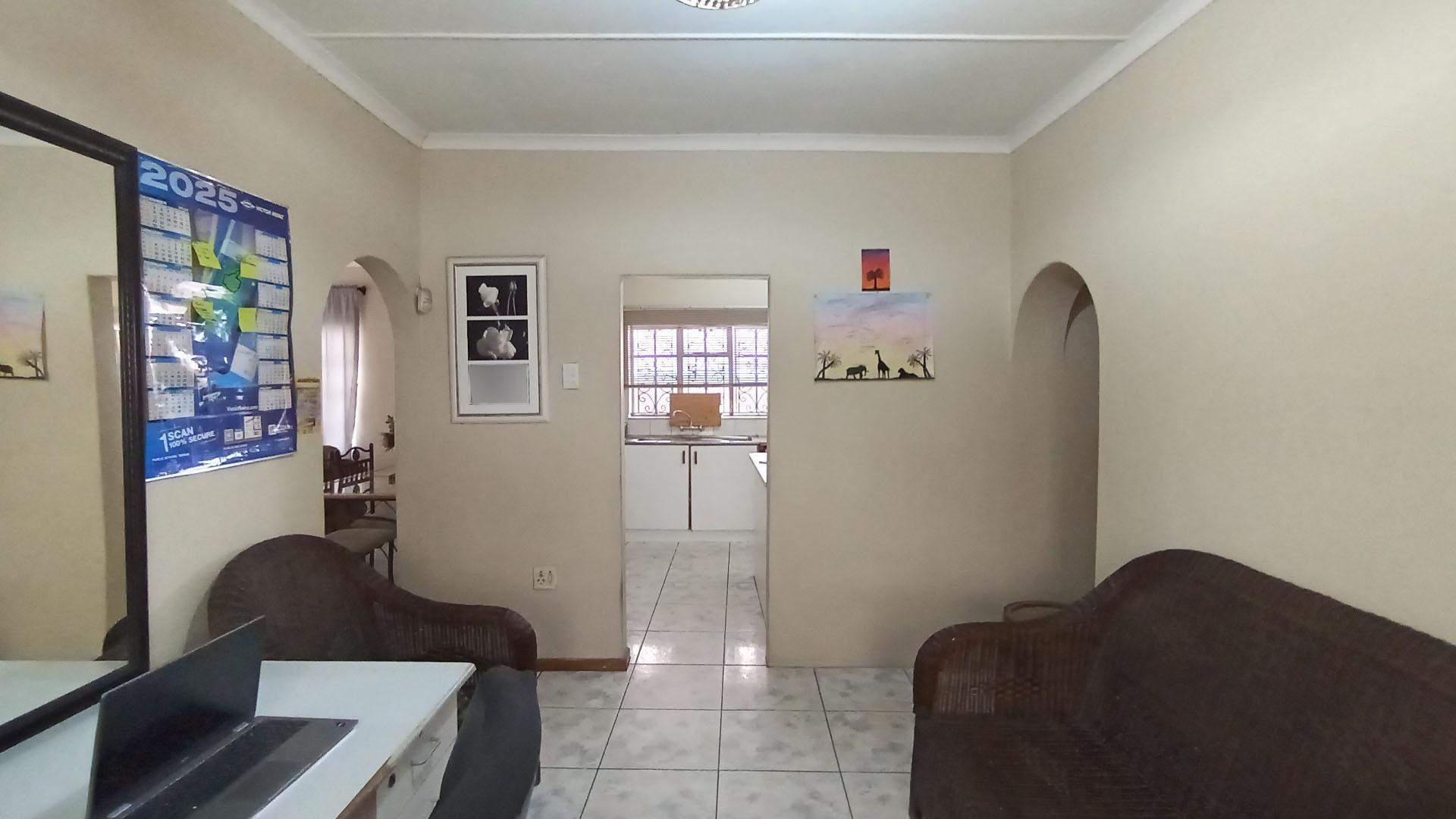 Dining Room - 14 square meters of property in Shallcross 