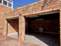  of property in Die Hoewes