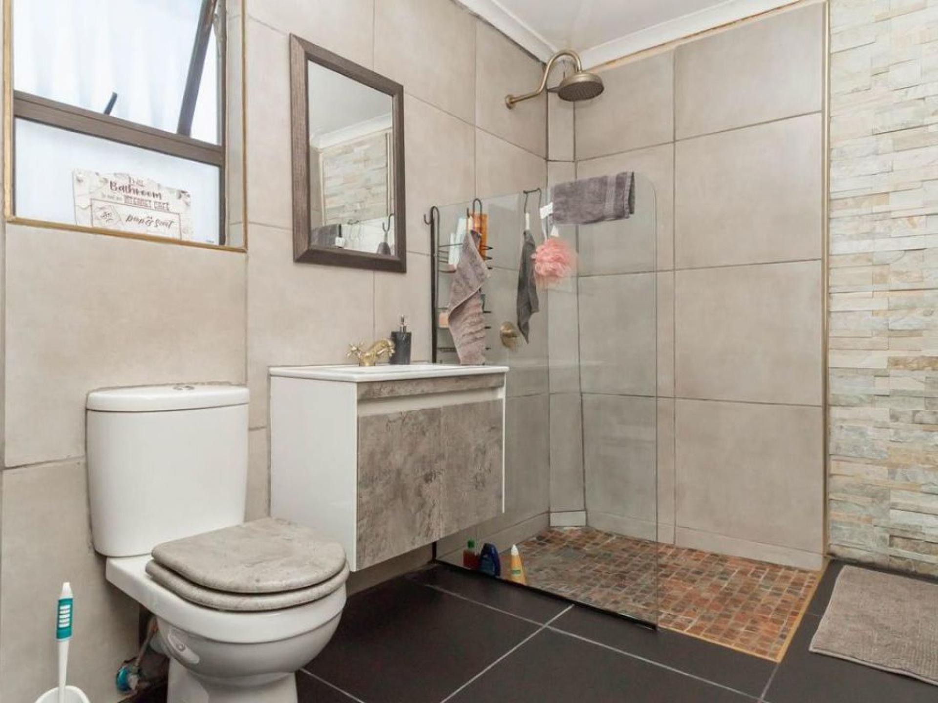  of property in Parow Central