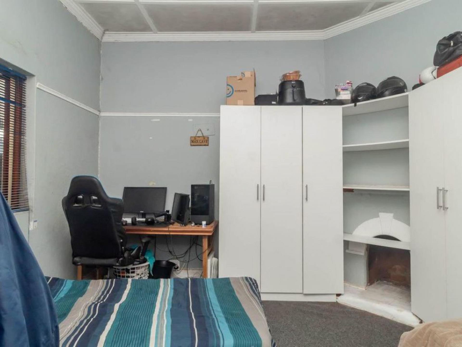  of property in Parow Central