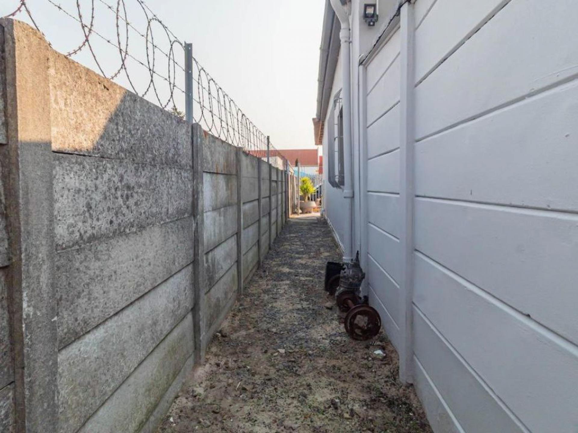  of property in Parow Central