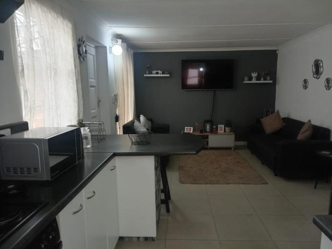 2 Bedroom House for Sale For Sale in Portland - MR692026