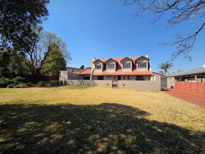 4 Bedroom House for Sale For Sale in Brackendowns - MR692054