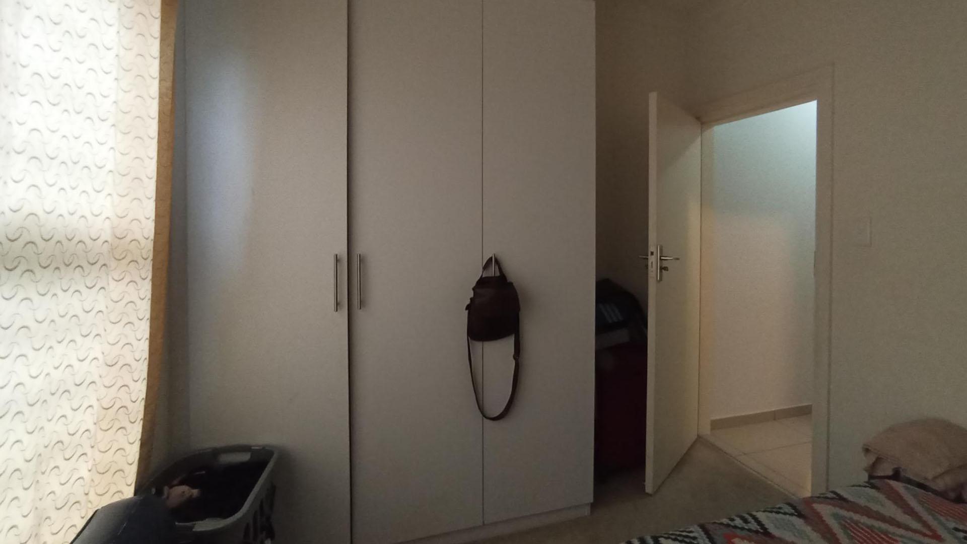 Bed Room 1 - 11 square meters of property in Erand Gardens