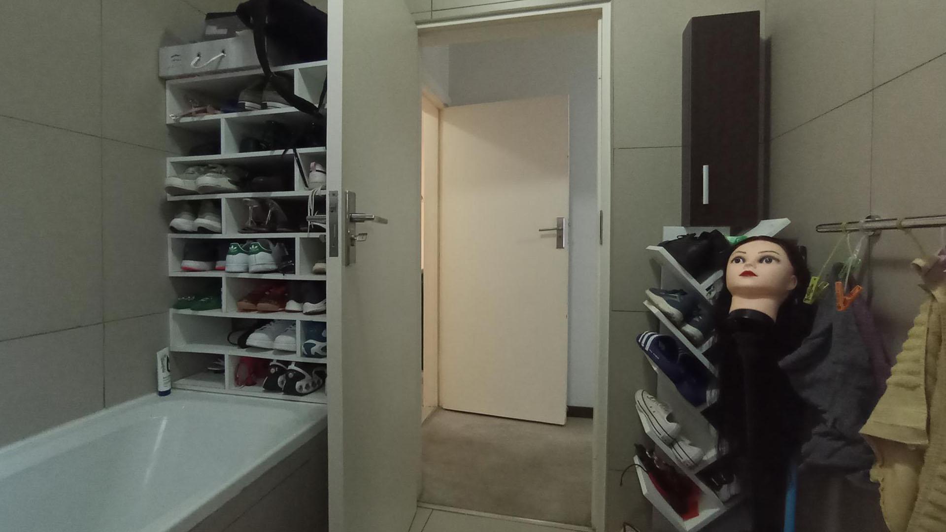 Main Bathroom - 6 square meters of property in Erand Gardens