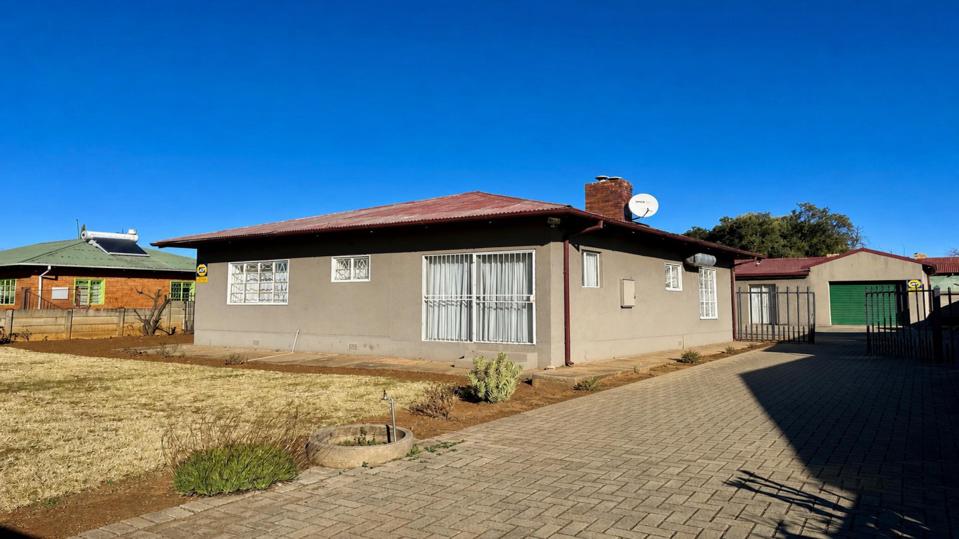 Front View of property in Ehrlich Park