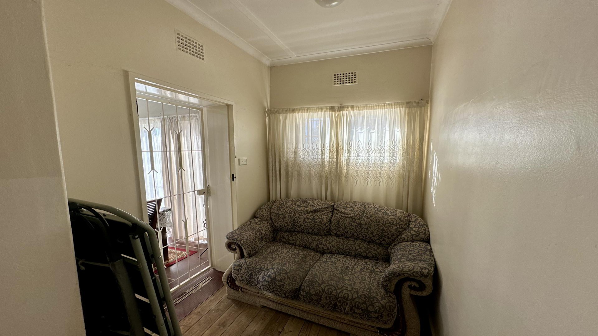 Foyer of property in Ehrlich Park