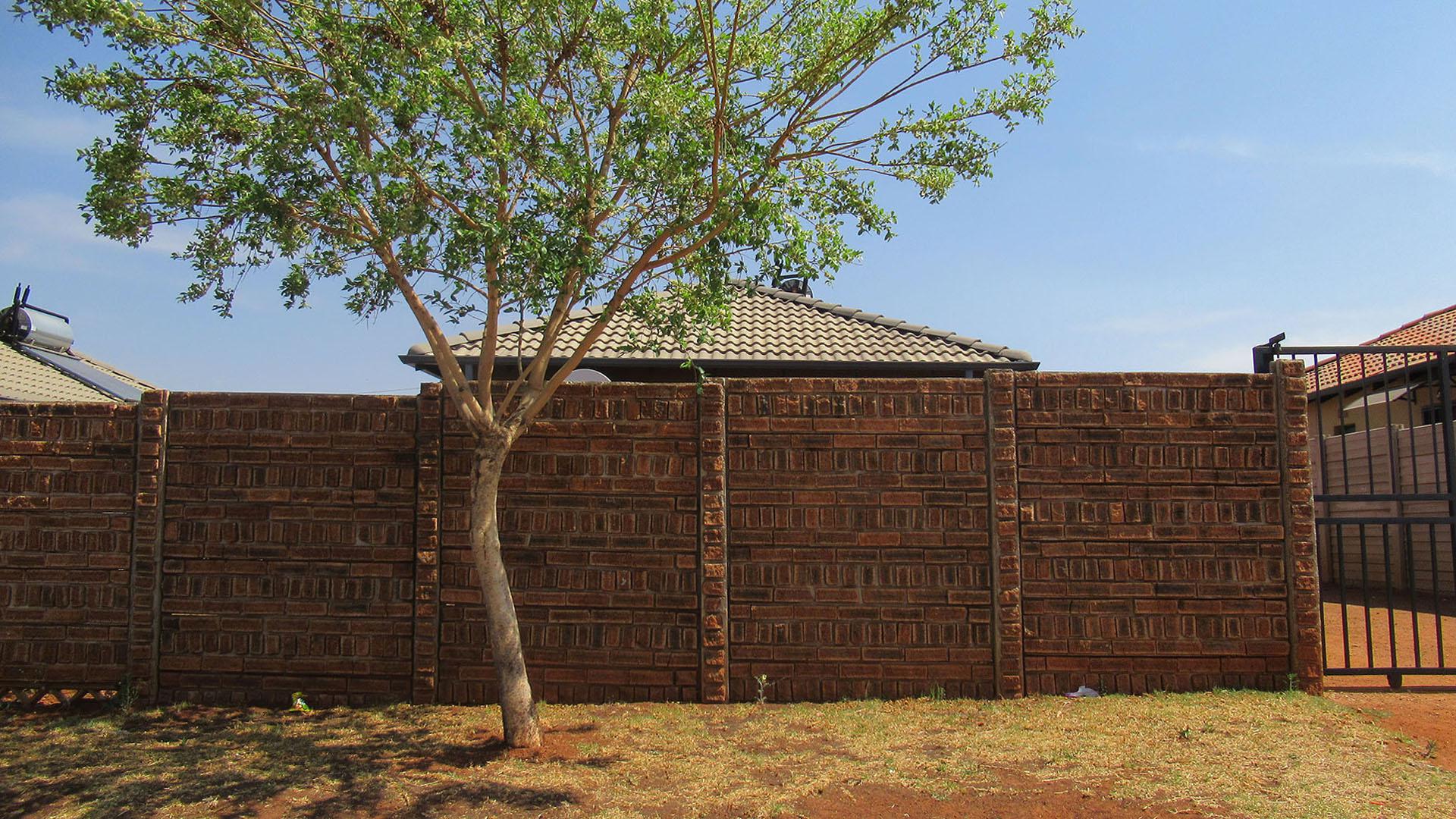 Front View of property in Protea Glen