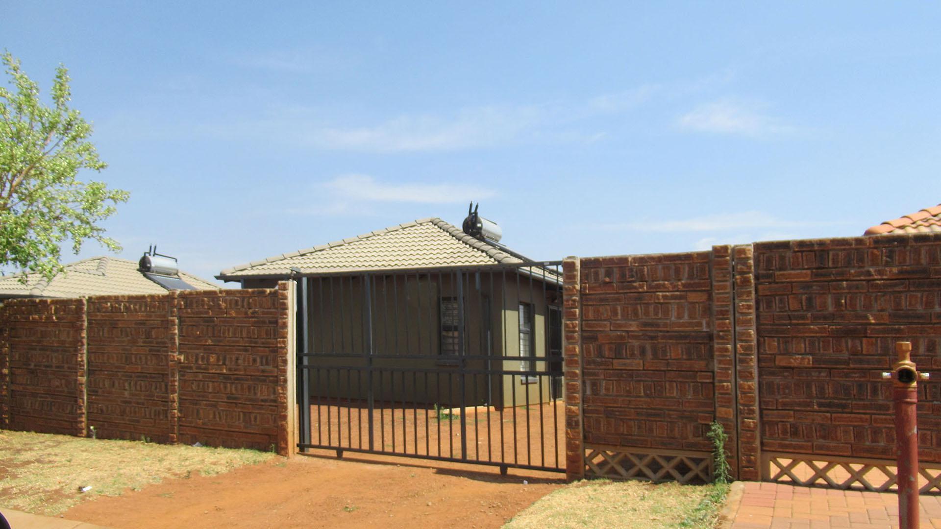 Front View of property in Protea Glen