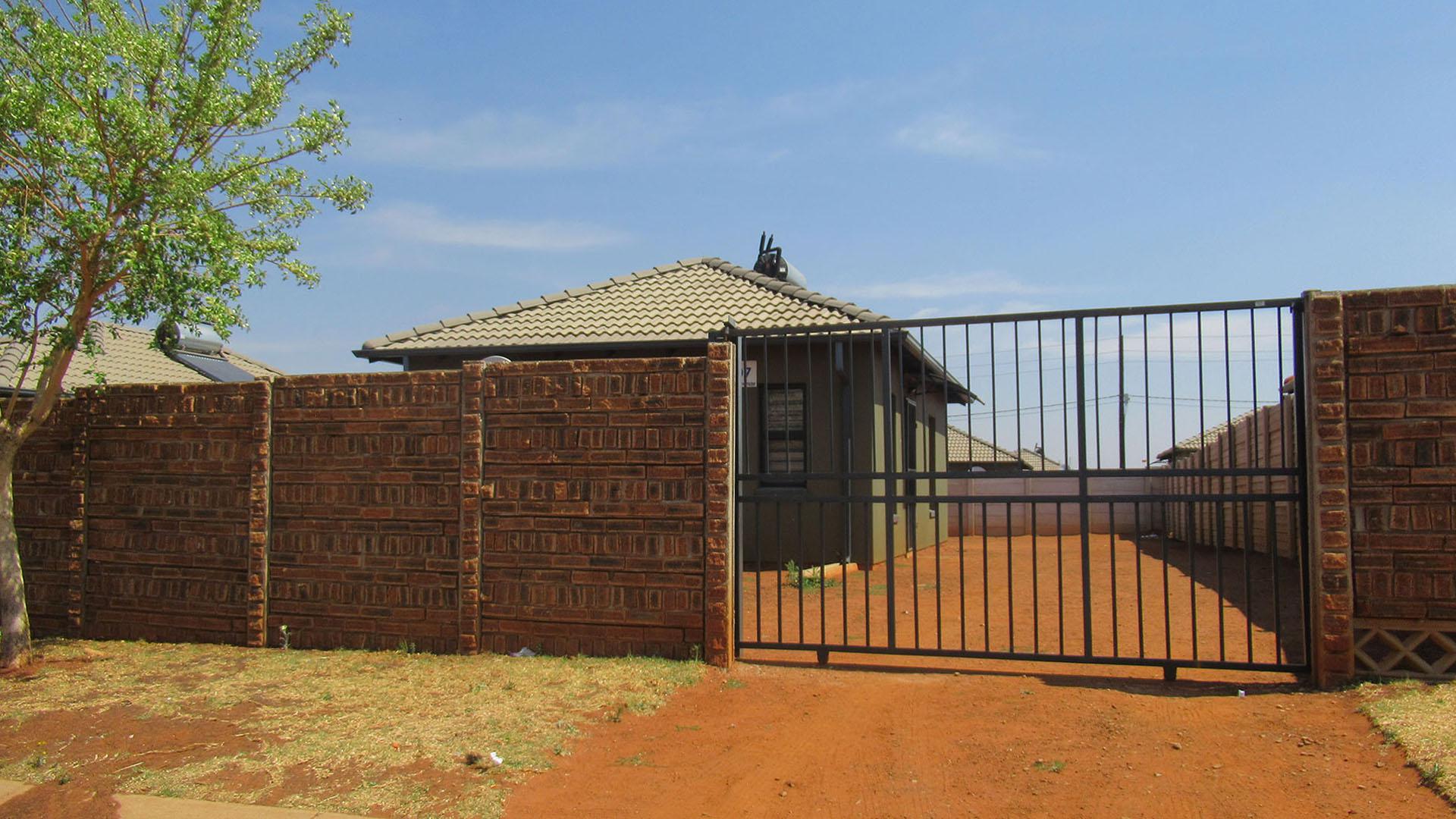 Front View of property in Protea Glen