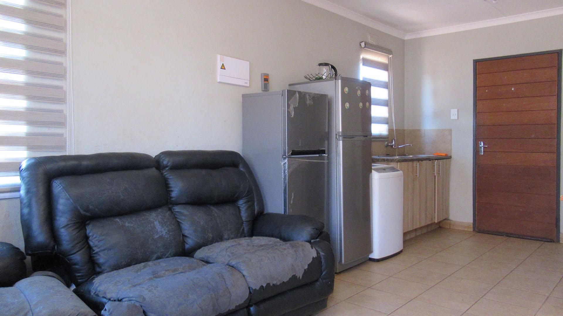 Lounges - 13 square meters of property in Protea Glen