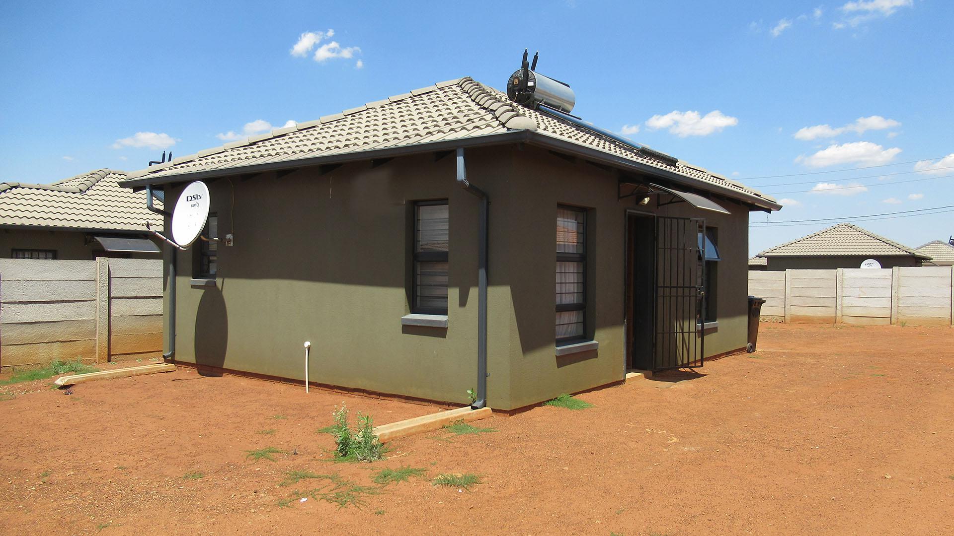 Front View of property in Protea Glen