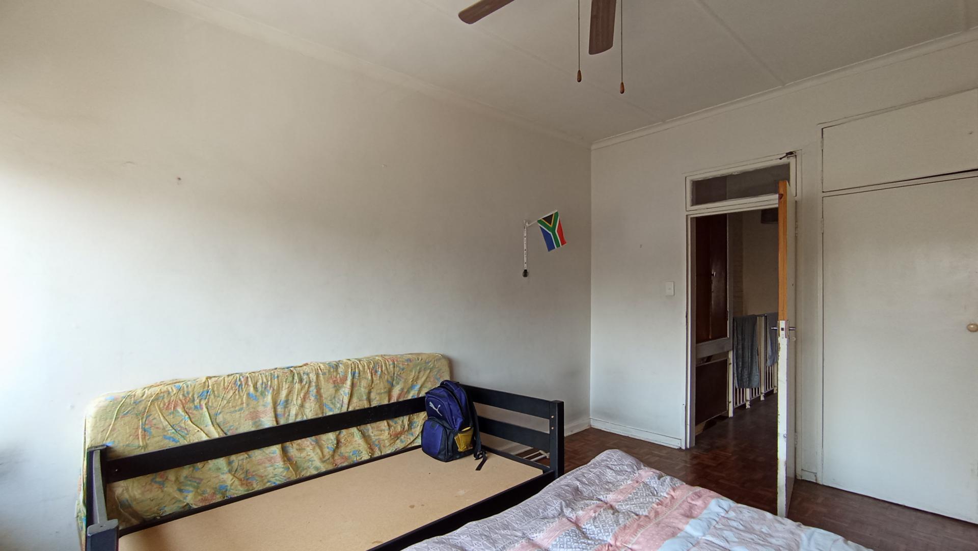 Bed Room 1 - 20 square meters of property in Darrenwood