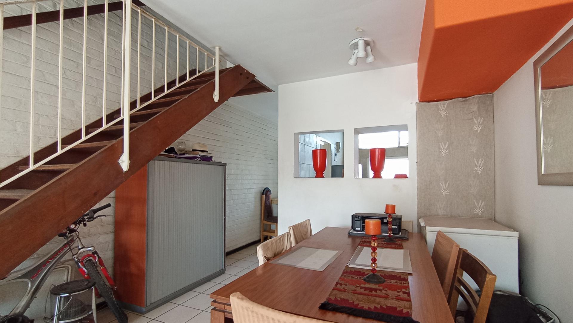 Dining Room - 11 square meters of property in Darrenwood