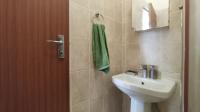 Bathroom 1 - 4 square meters of property in Darrenwood