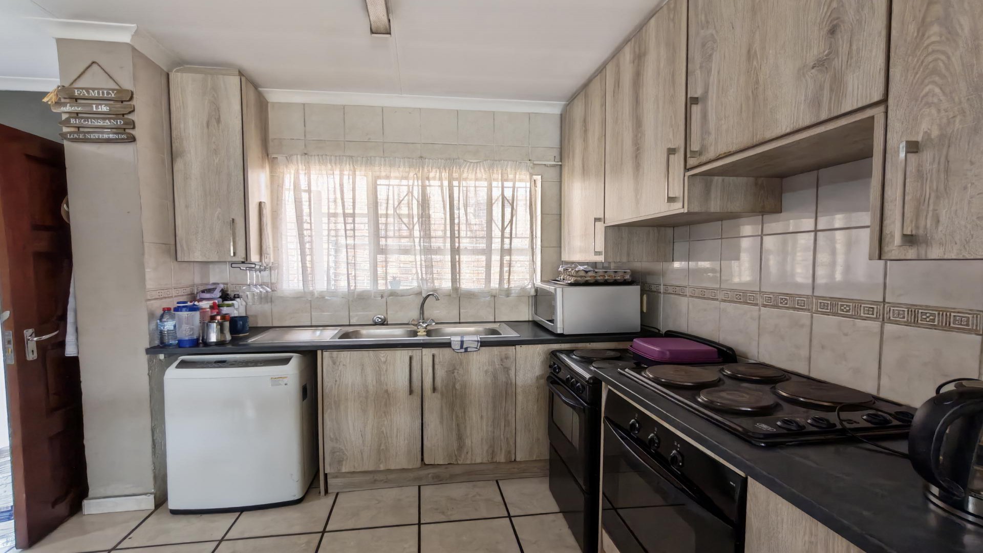 Kitchen of property in Buccleuch