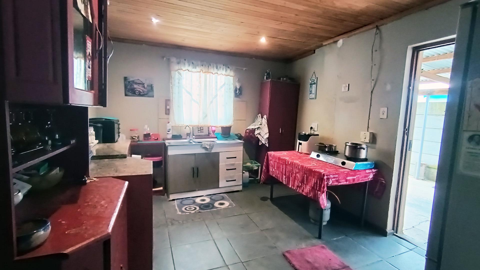 Kitchen - 15 square meters of property in Newton