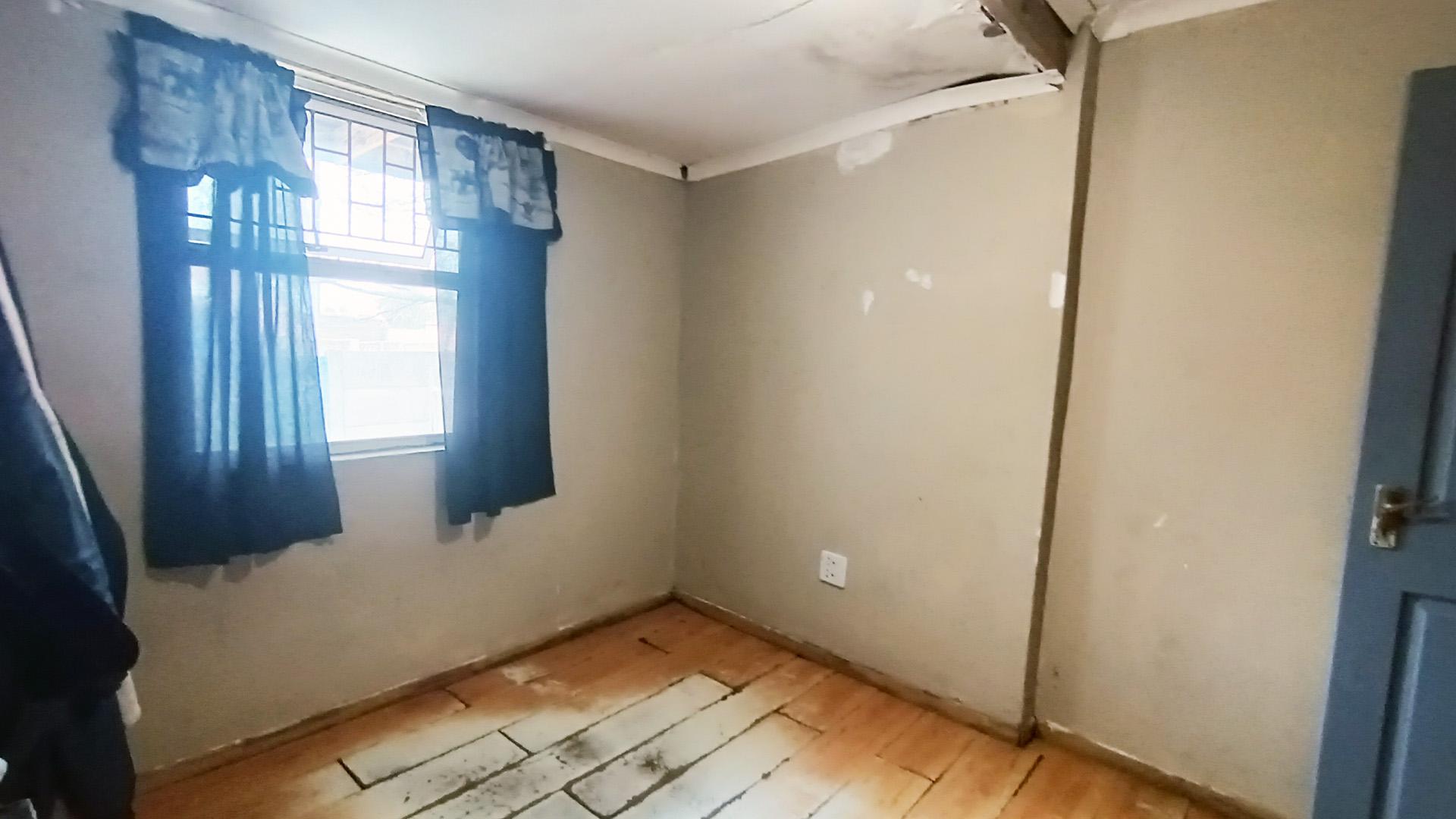 Bed Room 2 - 13 square meters of property in Newton