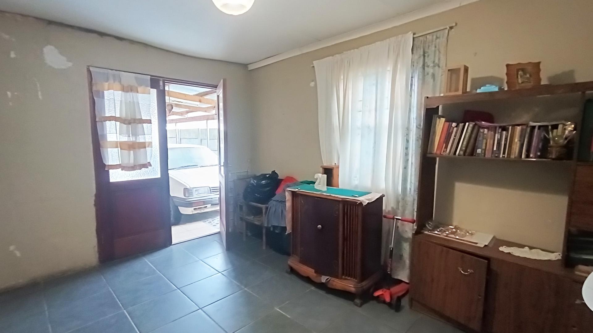 Entertainment - 16 square meters of property in Newton