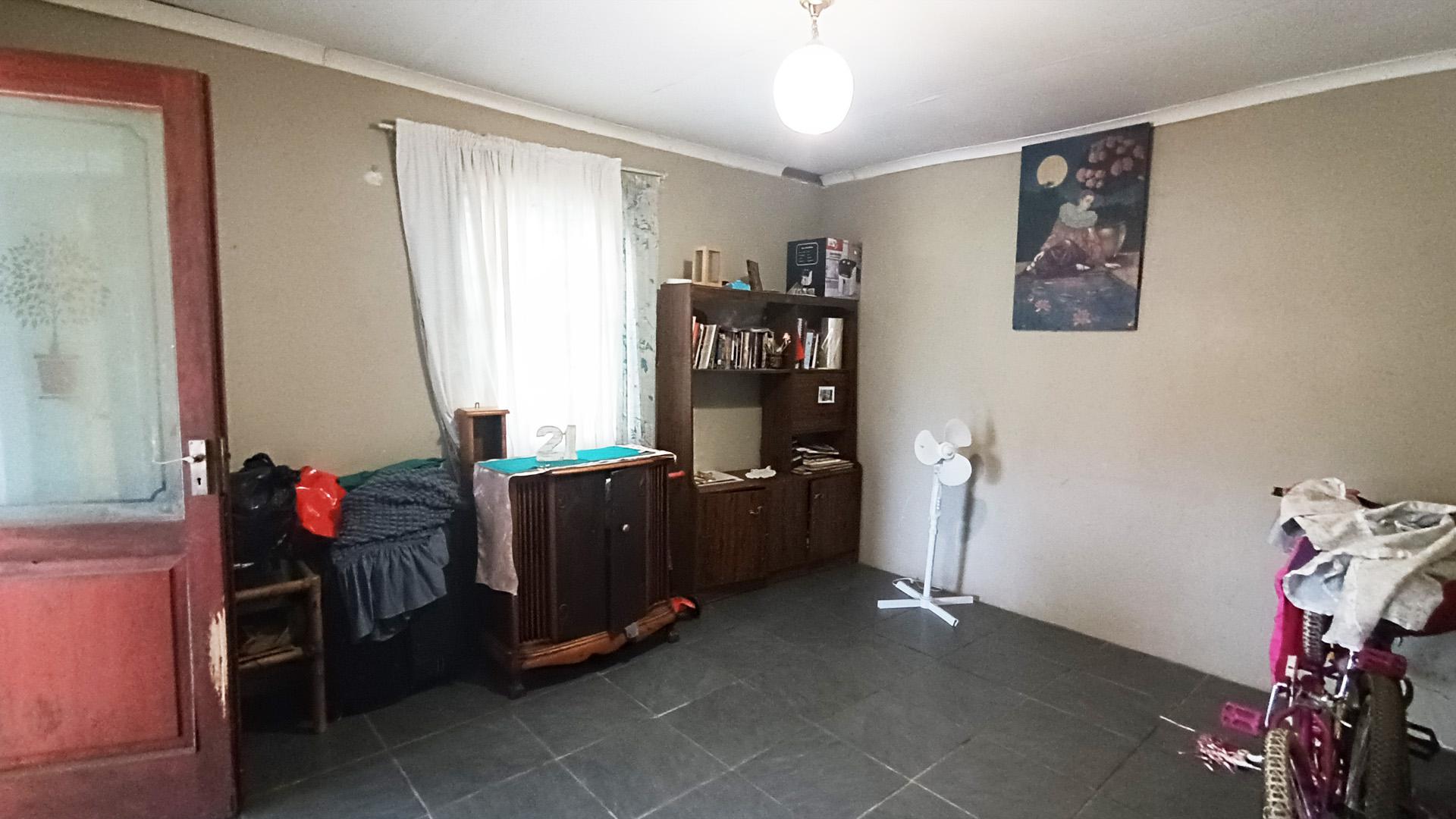 Entertainment - 16 square meters of property in Newton