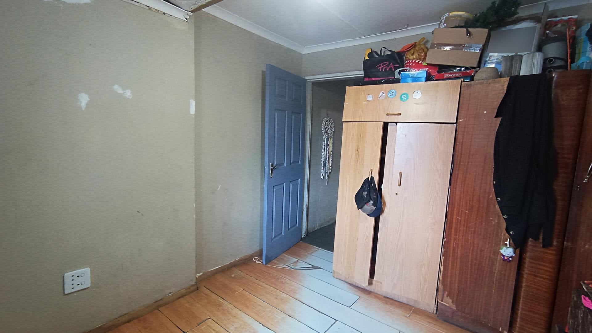 Bed Room 2 - 13 square meters of property in Newton