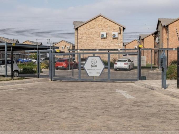 2 Bedroom Duplex for Sale For Sale in Albertsdal - MR692214