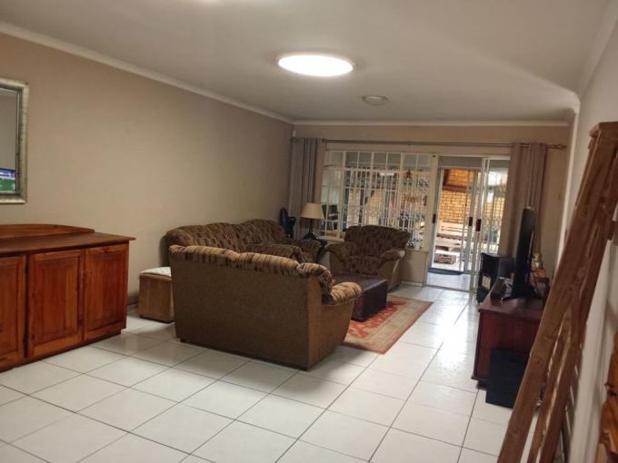 3 Bedroom Simplex for Sale For Sale in Vereeniging - MR692219