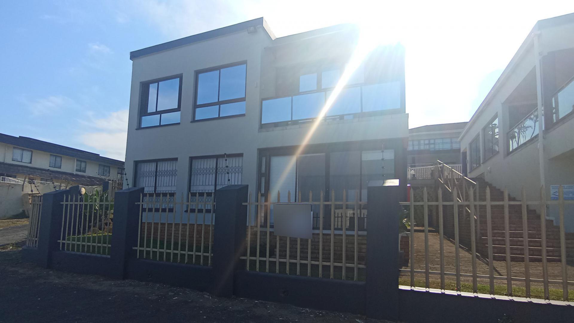 Front View of property in Manaba Beach