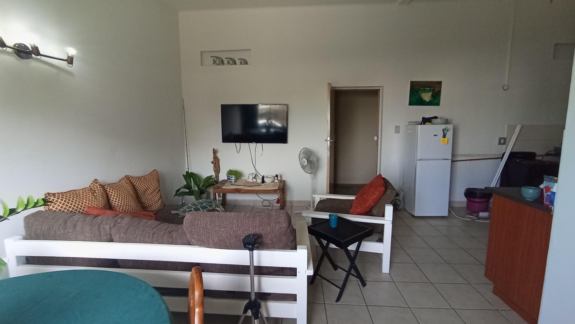 Dining Room - 28 square meters of property in Manaba Beach