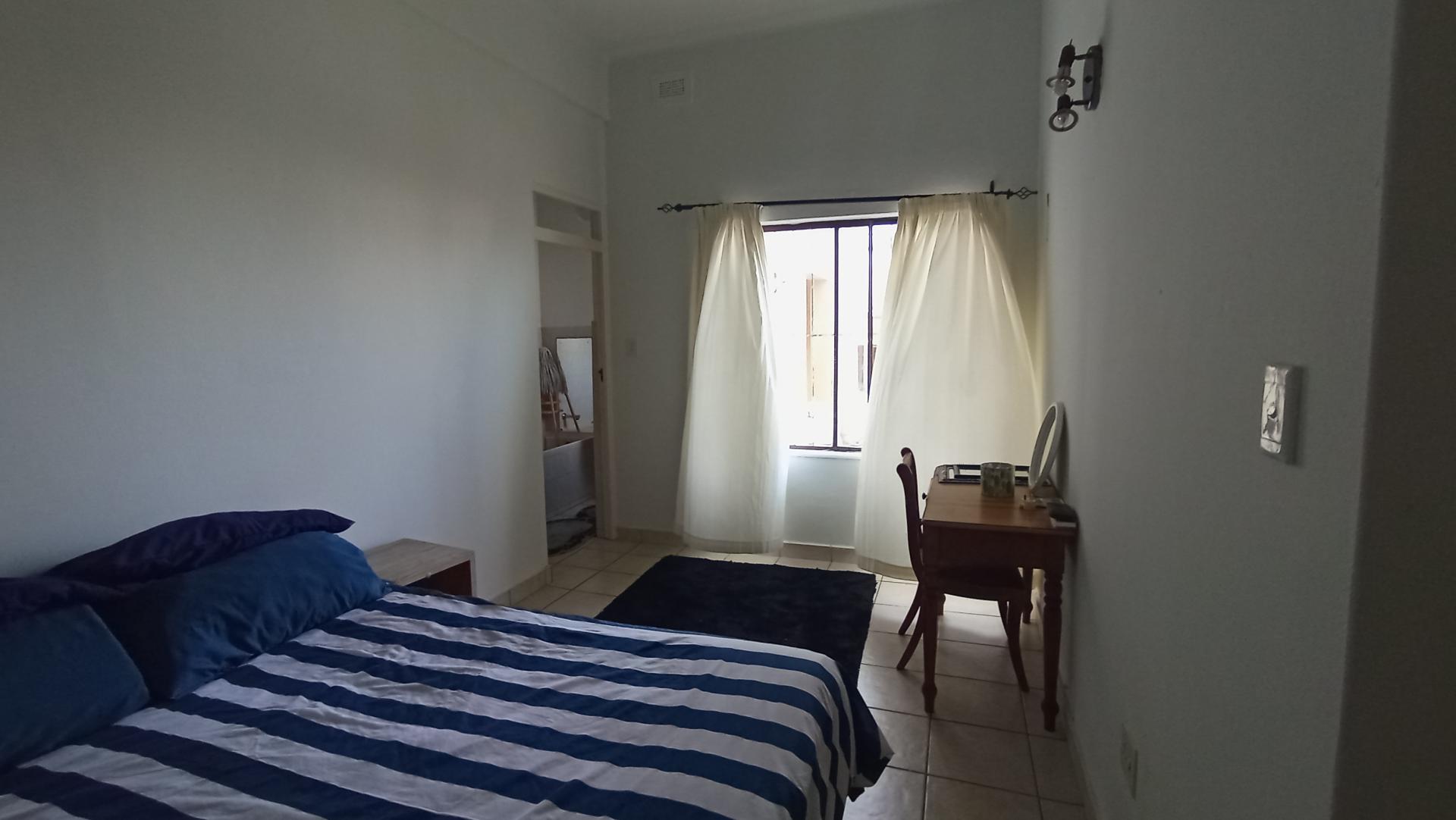 Main Bedroom - 24 square meters of property in Manaba Beach