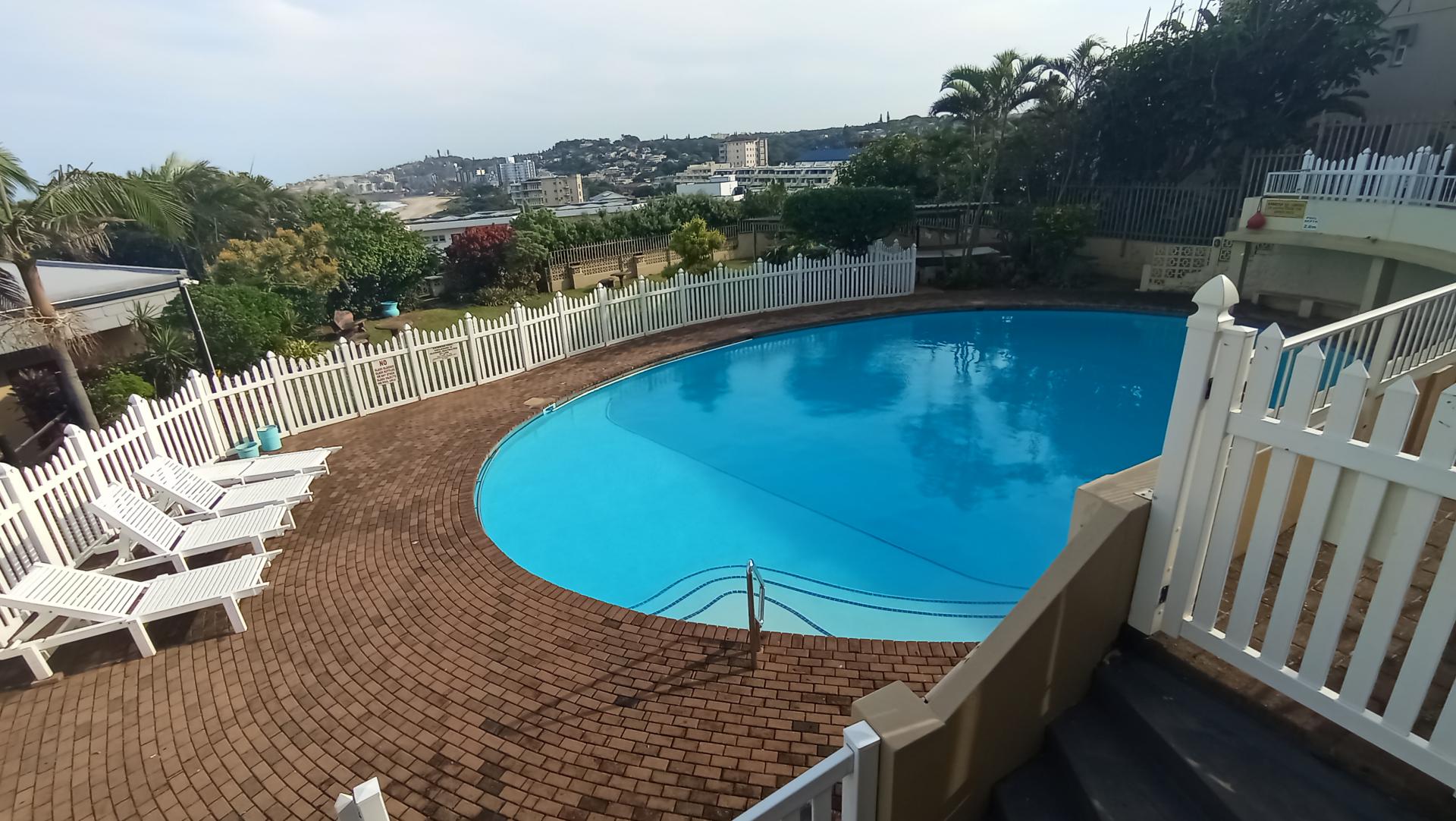 Swimming Pool of property in Manaba Beach