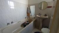 Main Bathroom - 4 square meters of property in Manaba Beach