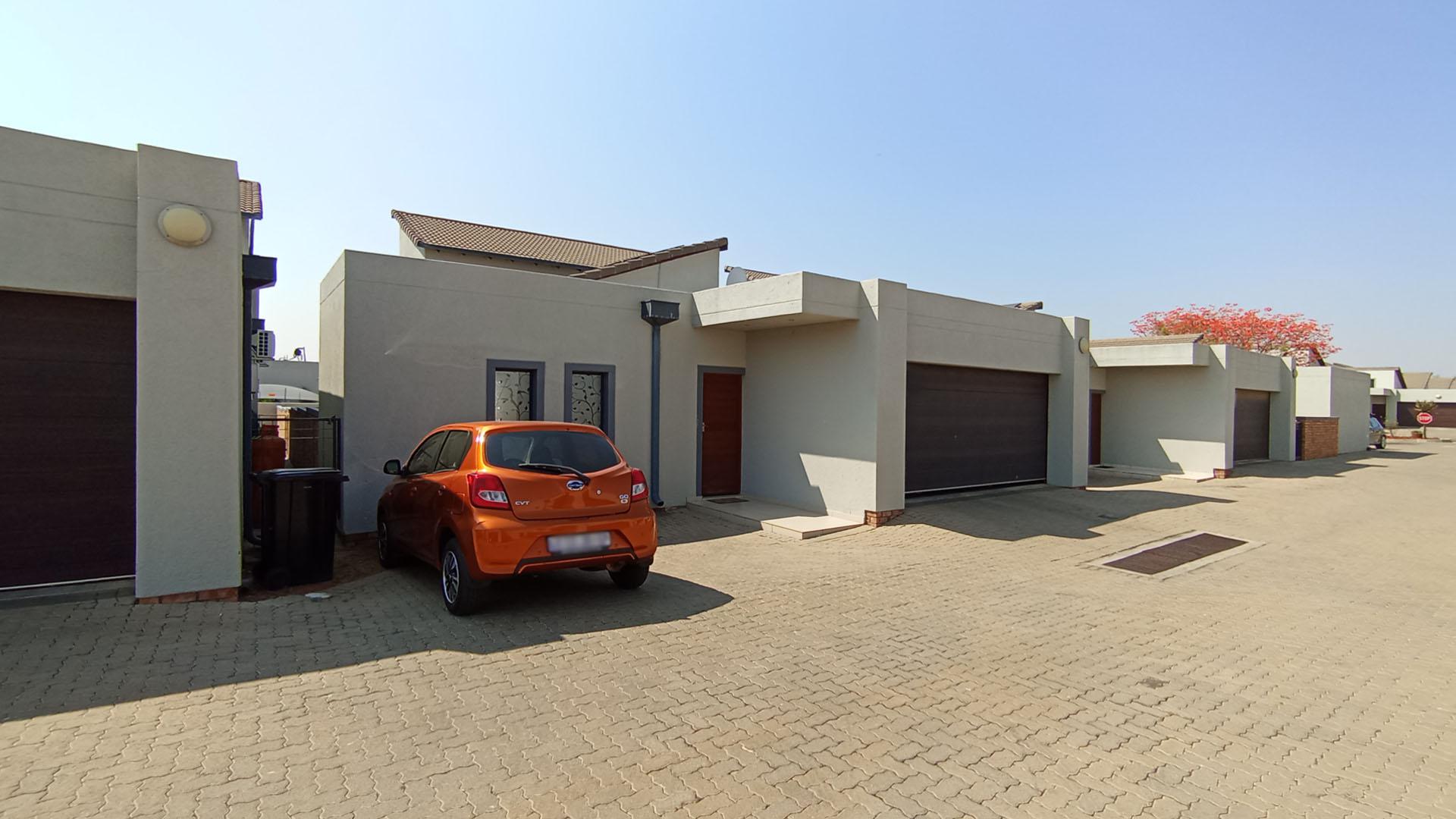 Front View of property in Summerset