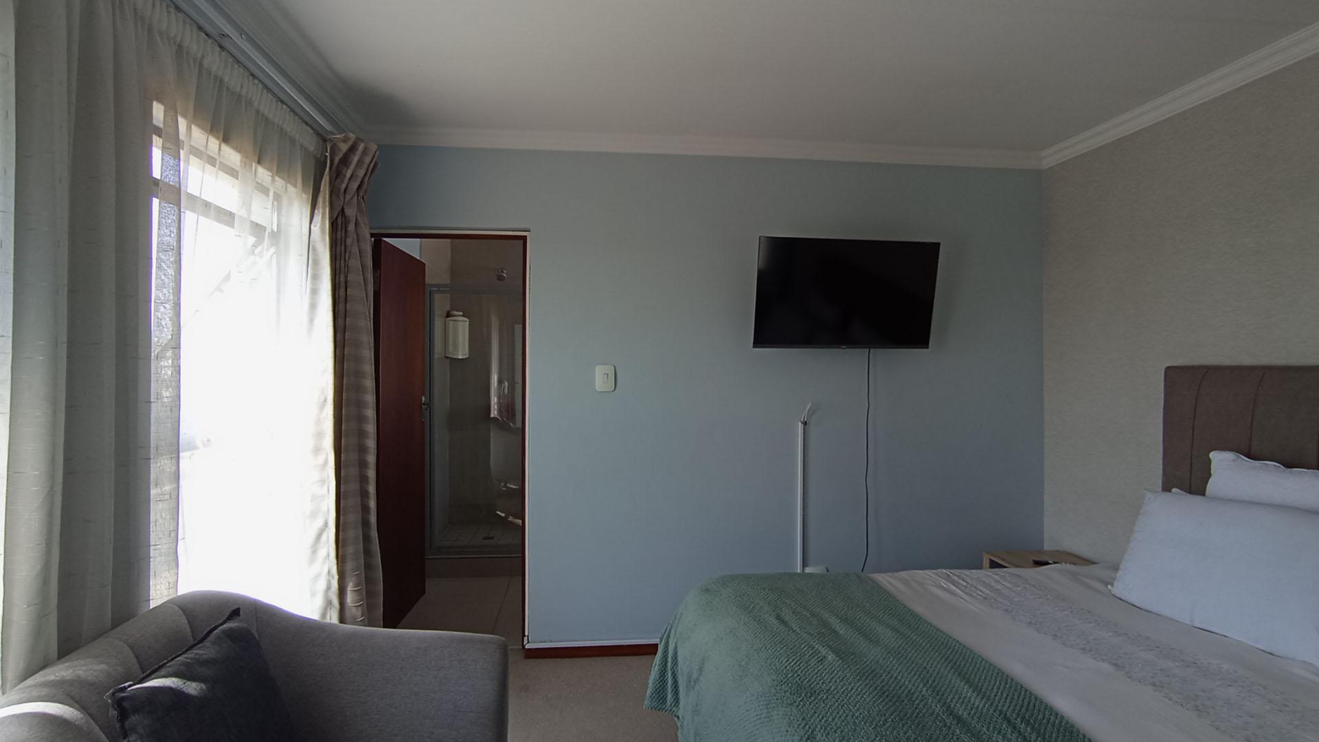 Main Bedroom - 19 square meters of property in Summerset