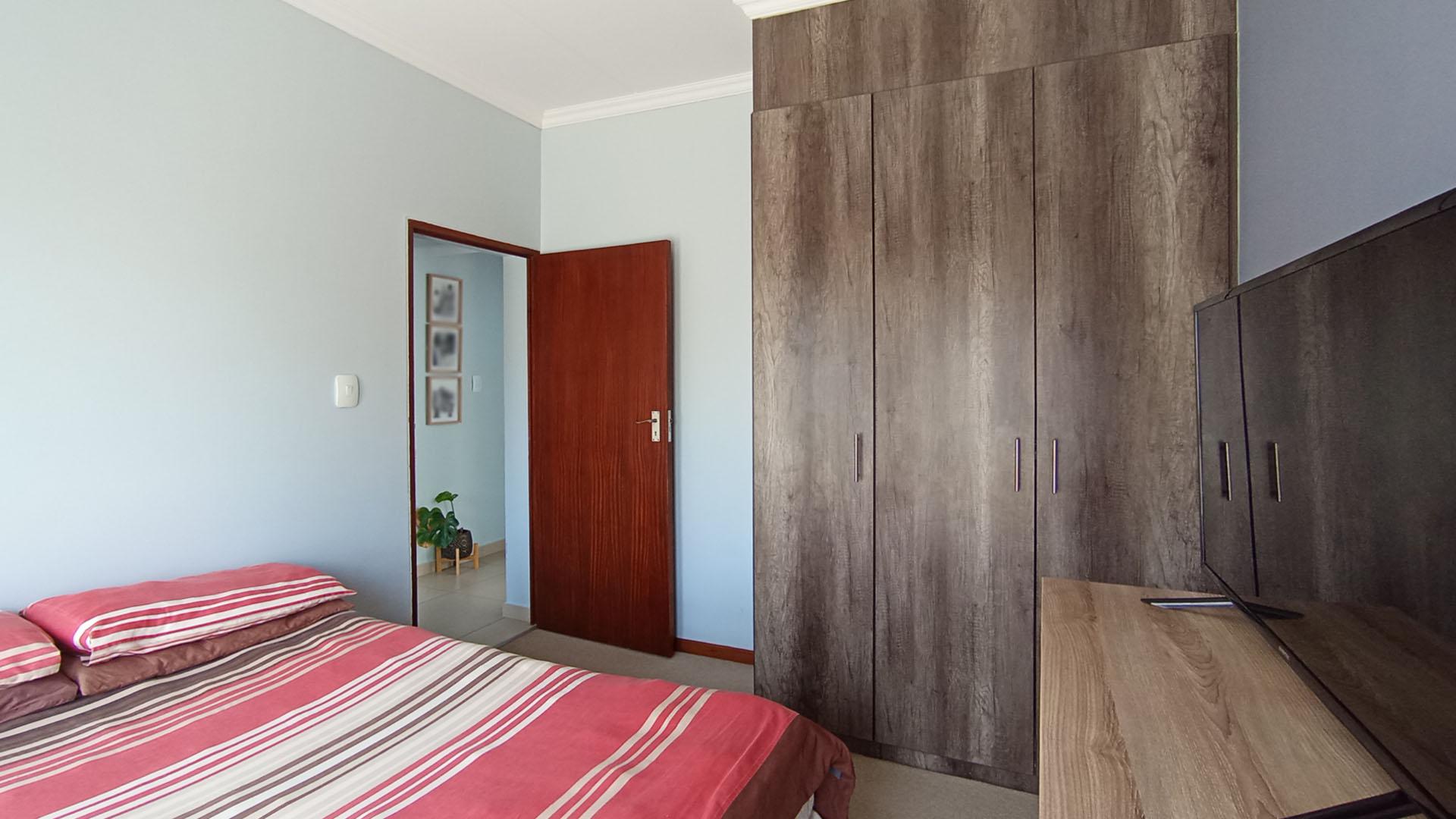 Bed Room 3 - 13 square meters of property in Summerset