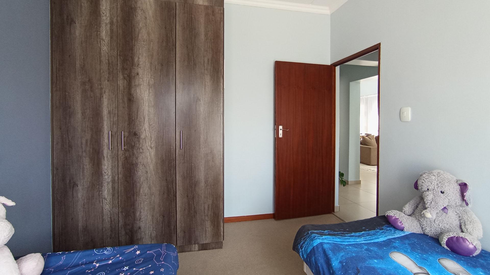 Bed Room 2 - 13 square meters of property in Summerset