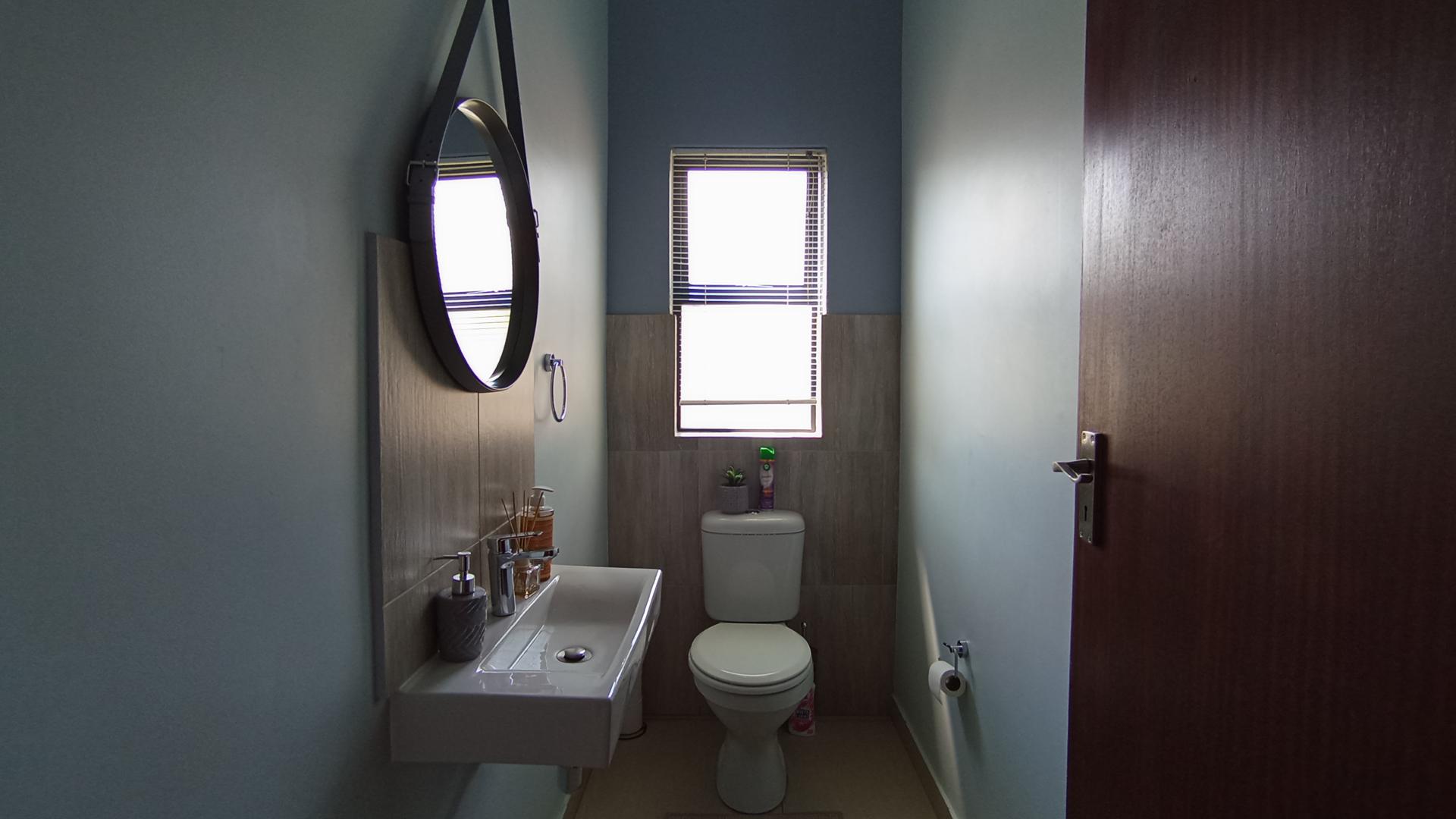 Guest Toilet - 2 square meters of property in Summerset