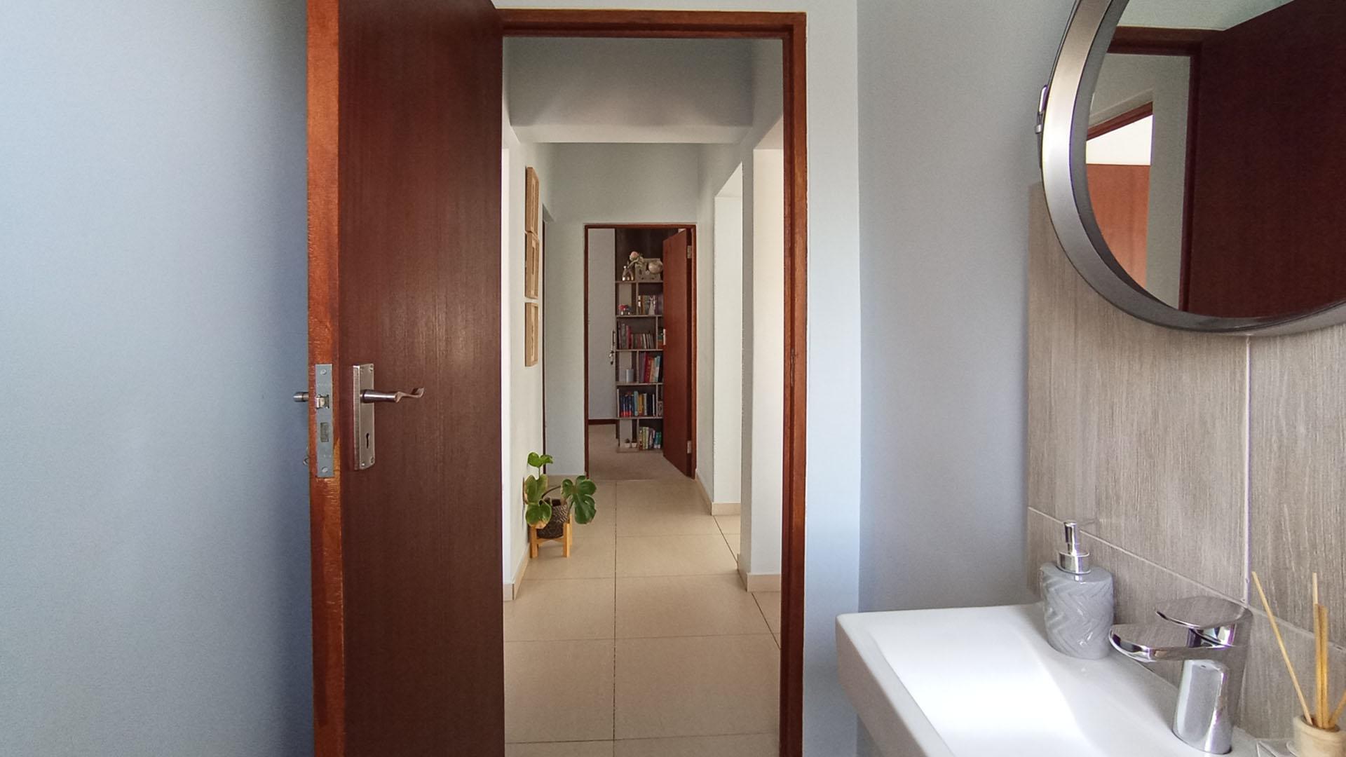 Guest Toilet - 2 square meters of property in Summerset