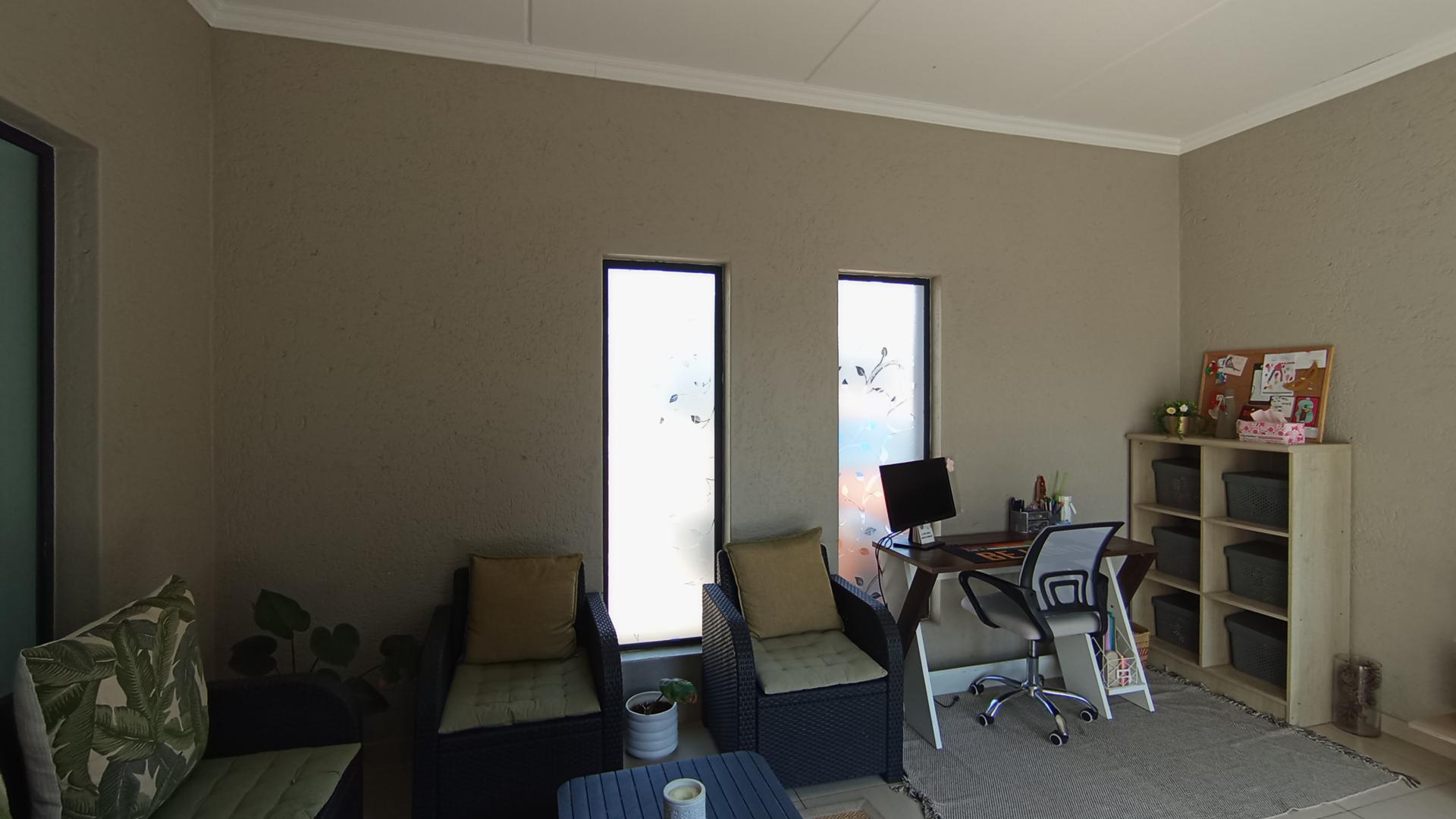 Study - 15 square meters of property in Summerset