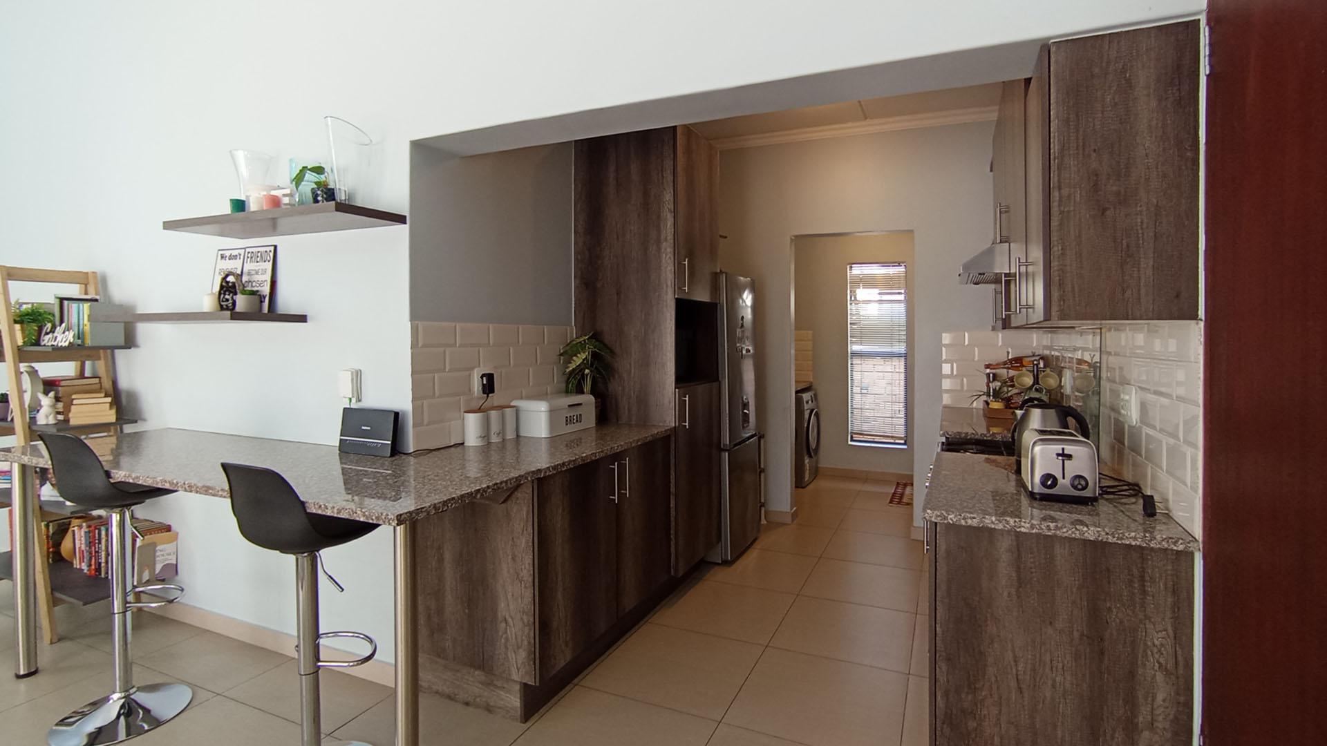 Kitchen - 8 square meters of property in Summerset