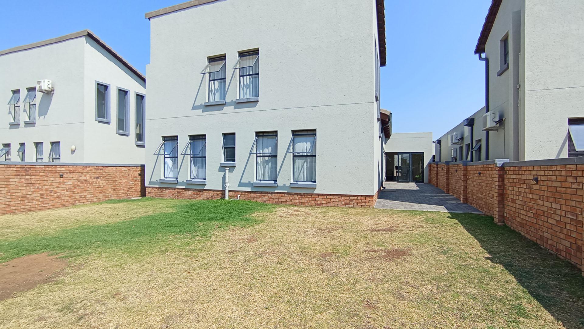 Backyard of property in Summerset